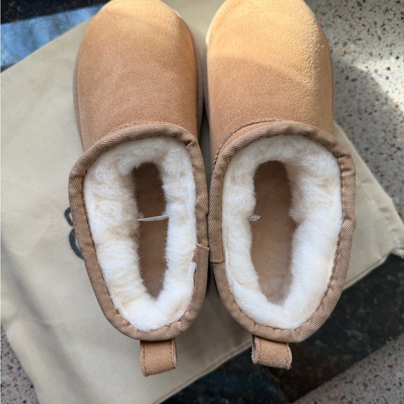 UGG Ultra Mini Chestnut Ankle Boots - Picture 3 of 5